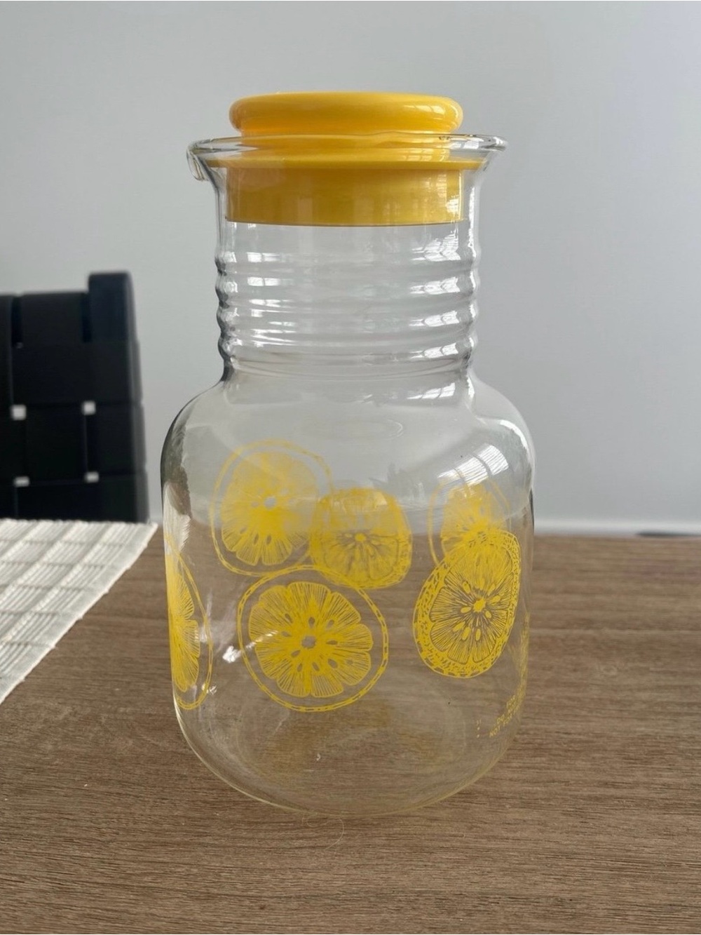 Pyrex Vintage Pitcher - Picture 2 of 6